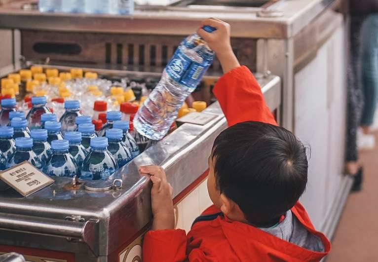 Россия начнет маркировать детскую воду с 1 сентября